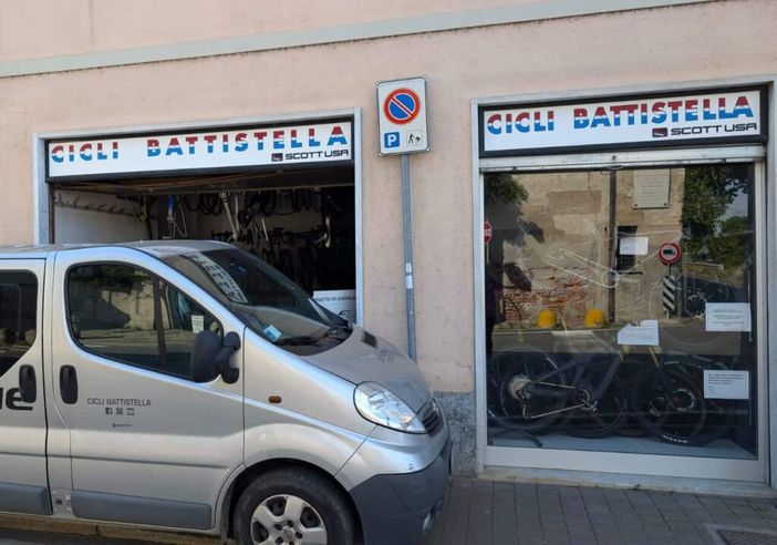 Magenta: spaccata da cicli Battistella, commando di malviventi ruba le biciclette di valore Magenta: spaccata da cicli Battistella, commando di malviventi ruba le biciclette di valore