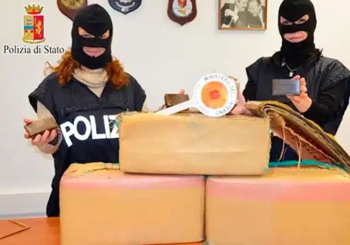 570 chili di hashish oltre a coca ed ero: maxi sequestro ad Assago, droga indirizzata a Vittuone e Bareggio 570 chili di hashish oltre a coca ed ero: maxi sequestro ad Assago, droga indirizzata a Vittuone e Bareggio