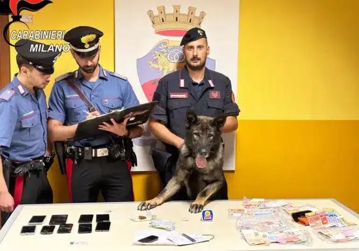 Rozzano: 500 dosi di "coca" al giorno, nove arresti Rozzano: 500 dosi di "coca" al giorno, nove arresti