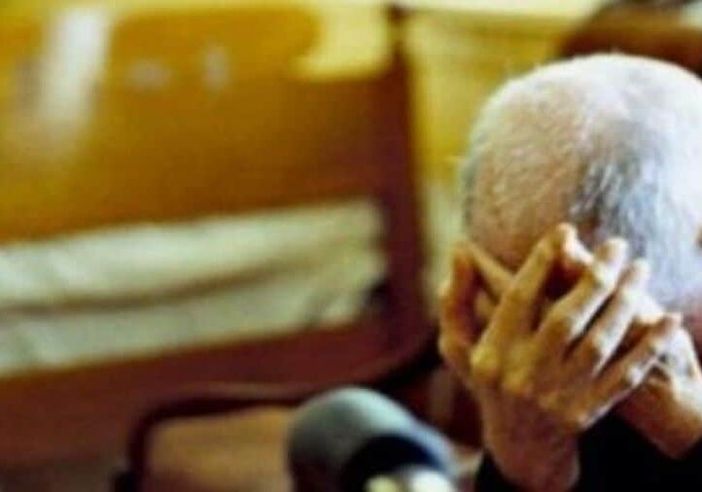 Corbetta: minacce e percosse ai genitori per i soldi, divieto di avvicinamento per un 53enne Corbetta: minacce e percosse ai genitori per i soldi, divieto di avvicinamento per un 53enne