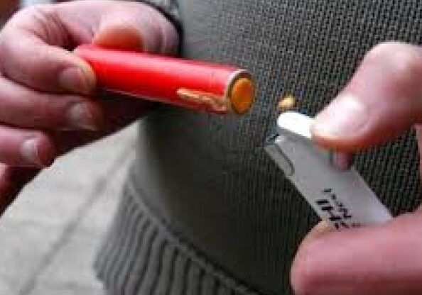 Milano: fa esplodere &quot;botto&quot; in casa, ferito gravemente un 37enne