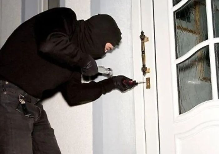 Furti nelle case tra Lombardia e Piemonte: dieci misure cautelari