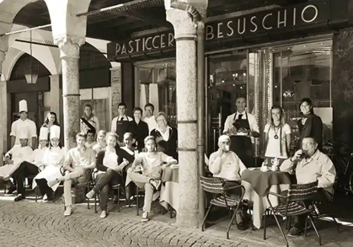 Non fa (quasi più) notizia, ma la Guida 2024 del Gambero Rosso incorona nuovamente i Besuschio ai vertici della pasticceria italiana Non fa (quasi più) notizia, ma la Guida 2024 del Gambero Rosso incorona nuovamente i Besuschio ai vertici della pasticceria italiana