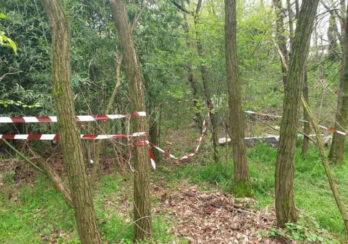 Magenta, cadavere trovato sotto il cavalcavia della statale 11: era lì da oltre cinque mesi