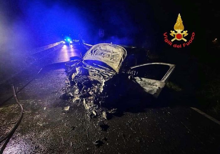 Incidente nella notte a Robecco: auto incendiata, conducente in codice verde a Magenta