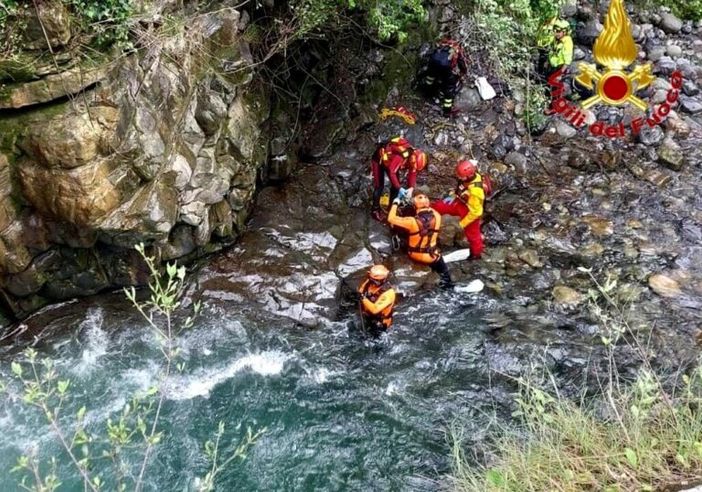 Si tuffa nel Lambro: muore 19enne