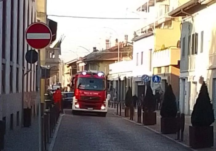 Magenta: bimba si chiude in casa, la mamma resta fuori. Liberata dai Vigili del Fuoco