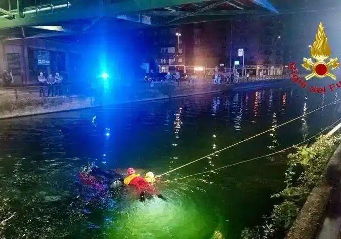 Corsico: finisce in auto nel Naviglio, muore un 24enne Corsico: finisce in auto nel Naviglio, muore un 24enne