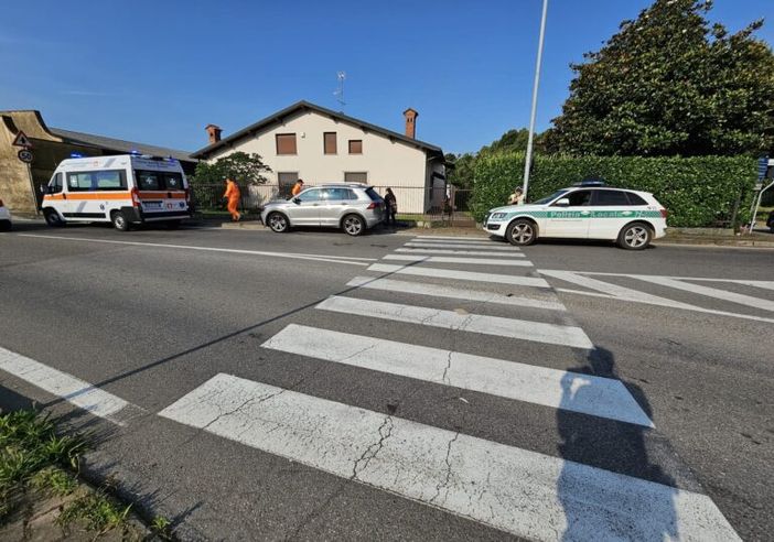 Robecco sul Naviglio: auto contro monopattino alla rotonda, 17enne finisce al pronto soccorso Robecco sul Naviglio: auto contro monopattino alla rotonda, 17enne finisce al pronto soccorso