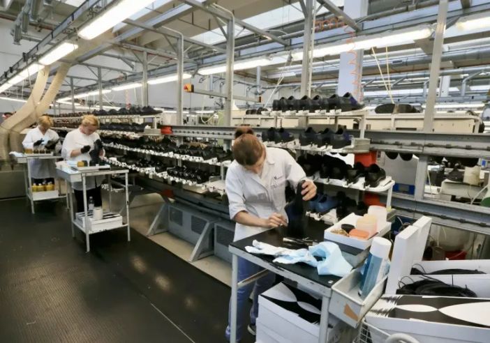 Esuberi alla Moreschi di Vigevano: la protesta della Cub-Tessili