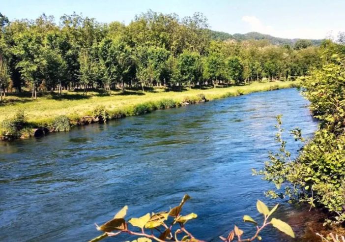 Nel Novarese cede argine di un fiume Nel Novarese cede argine di un fiume