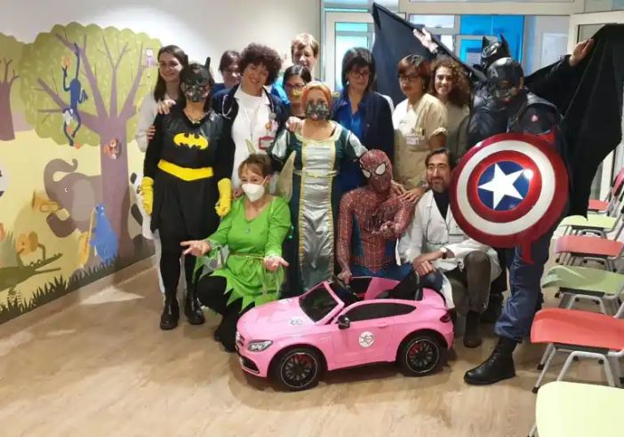 Capitan America, Batman e Spiderman nel reparto di Pediatria del Fornaroli di Magenta per far sorridere i bimbi Capitan America, Batman e Spiderman nel reparto di Pediatria del Fornaroli di Magenta per far sorridere i bimbi