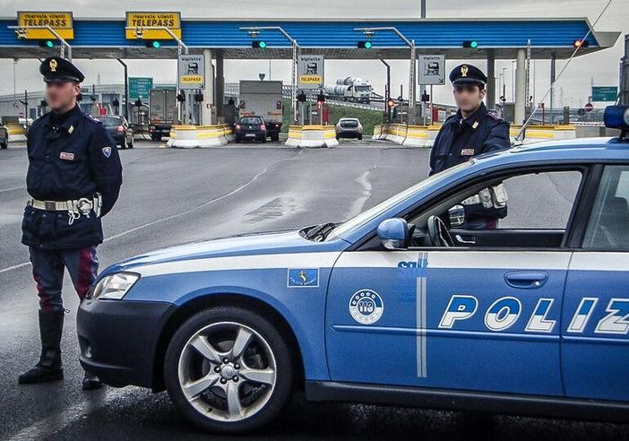 Novara: contromano in autostrada, identificato il conducente