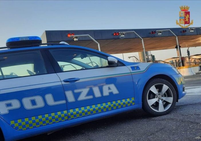 Giovani di Magenta arrestati dalla Polizia Stradale di Modena in autostrada: nascondevano un chilo di cocaina Giovani di Magenta arrestati dalla Polizia Stradale di Modena in autostrada: nascondevano un chilo di cocaina