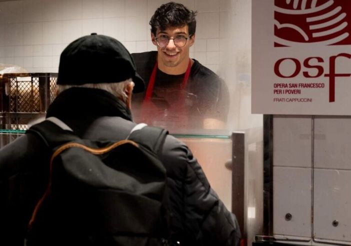 Simone Barlaam volontario all’Opera San Francesco per un giorno Simone Barlaam volontario all’Opera San Francesco per un giorno