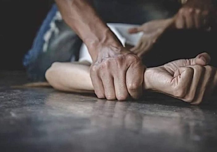 Busto Arsizio, picchia e violenta 14enne conosciuta sui social: 21enne arrestato