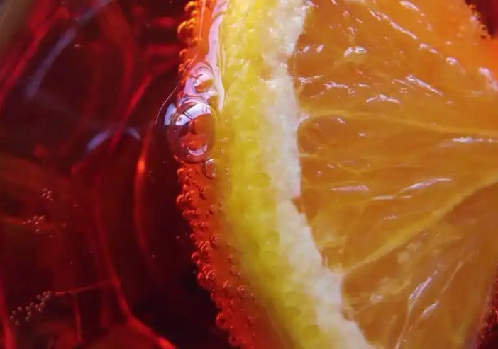 L’aperitivo non va mai fuori moda: in Italia se ne servono centinaia di milioni L’aperitivo non va mai fuori moda: in Italia se ne servono centinaia di milioni