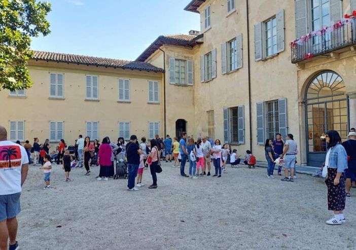 Trecate: successo per la prima edizione della festa dei bambini in Villa Cicogna Trecate: successo per la prima edizione della festa dei bambini in Villa Cicogna