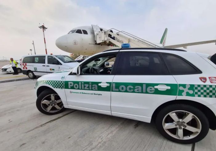 Robecco sul Naviglio, controlli Polizia locale: sequestrata auto senza assicurazione, denunciato il conducente clandestino Robecco sul Naviglio, controlli Polizia locale: sequestrata auto senza assicurazione, denunciato il conducente clandestino