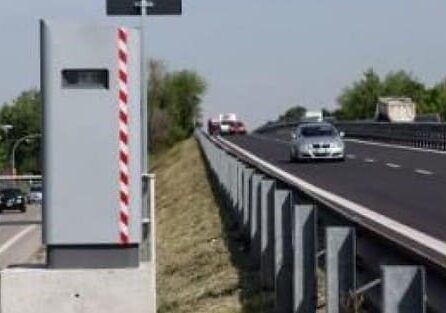 Sfreccia a 255 all’ora vicino a Novara: multa annullata, autovelox non omologato Sfreccia a 255 all’ora vicino a Novara: multa annullata, autovelox non omologato