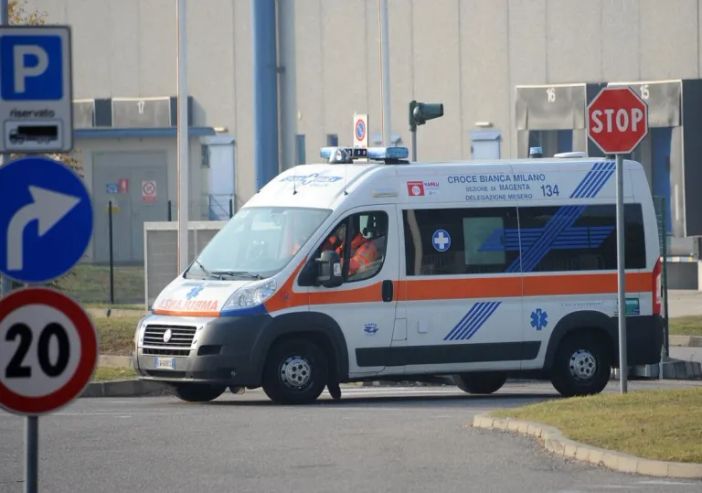 Infortunio sul lavoro alla Lindt di Magenta: 20enne trasferito al pronto soccorso in codice giallo Infortunio sul lavoro alla Lindt di Magenta: 20enne trasferito al pronto soccorso in codice giallo