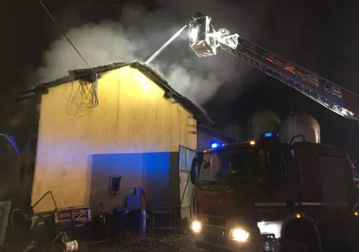 Vasto incendio alla cascina Cerina di Sopra a Morimondo