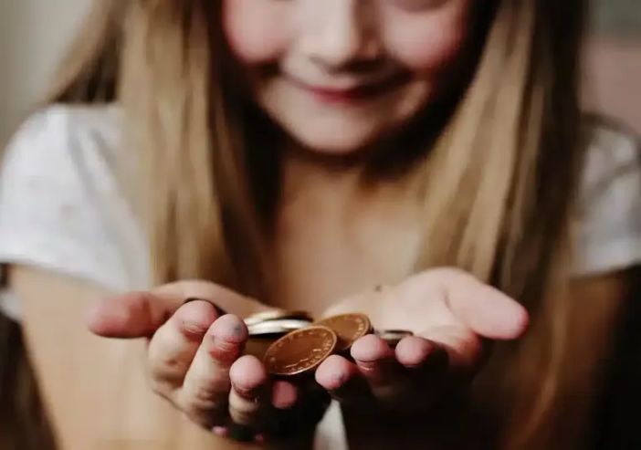 La paghetta media dei ragazzi italiani? 54 euro al mese