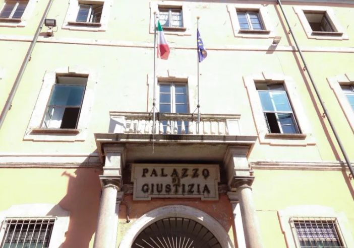 Pavia: condannata per aver attraversato fuori dalle strisce pedonali. Aveva causato un incidente Pavia: condannata per aver attraversato fuori dalle strisce pedonali. Aveva causato un incidente