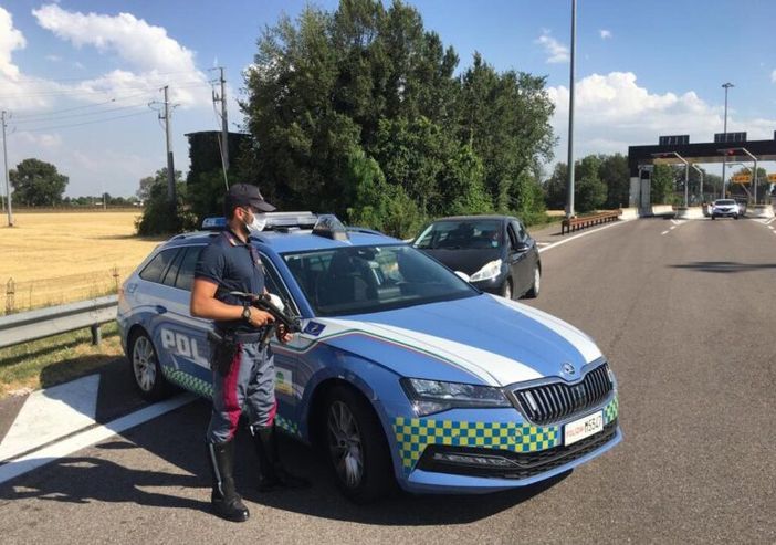 Viveva a Magenta ed era ricercato per omicidio commesso in Egitto: intercettato dalla Polizia Stradale in autostrada Viveva a Magenta ed era ricercato per omicidio commesso in Egitto: intercettato dalla Polizia Stradale in autostrada