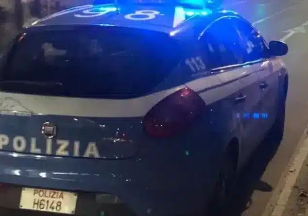 Milano: investe in auto e trascina una ragazza per 300 metri, denunciato. Rischia il linciaggio Milano: investe in auto e trascina una ragazza per 300 metri, denunciato. Rischia il linciaggio