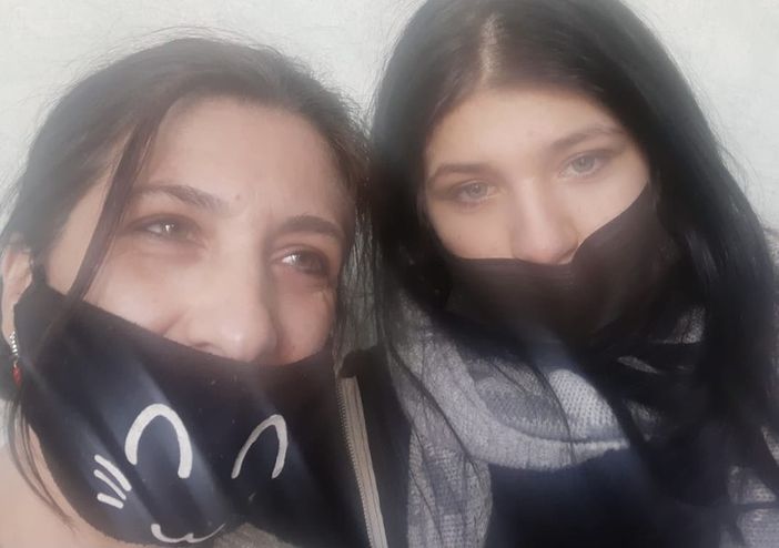 Aurora insieme alla madre nella foto pubblicata per annunciare il suo ritrovamento Aurora insieme alla madre nella foto pubblicata per annunciare il suo ritrovamento