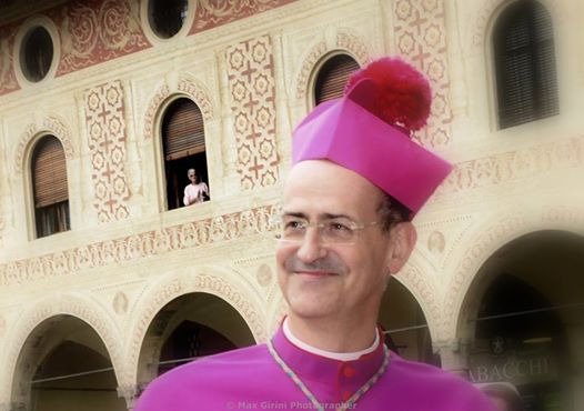 Vigevano: Monsignor Gervasoni ai fedeli: "Lo spirito di Natale è nella fede non nei doni" Vigevano: Monsignor Gervasoni ai fedeli: "Lo spirito di Natale è nella fede non nei doni"