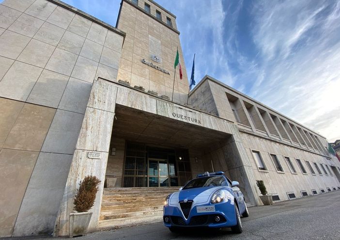 Bimba di 14 mesi scomparsa da un anno rintracciata a Novara. Era abbandonata e positiva alla cocaina. Tre indagati Bimba di 14 mesi scomparsa da un anno rintracciata a Novara. Era abbandonata e positiva alla cocaina. Tre indagati