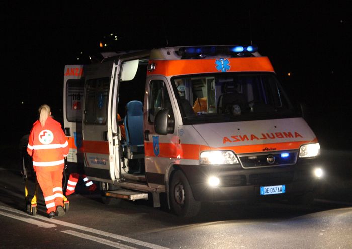 Tromello: scontro tra auto sulla provinciale 596, soccorse 5 persone