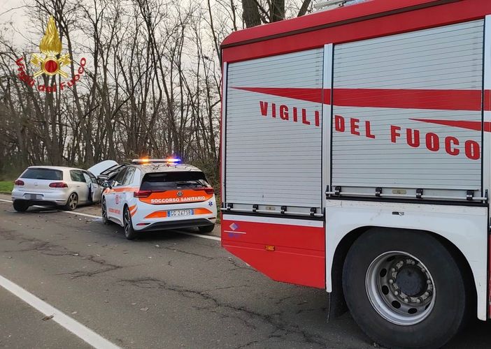 Mattinata di incidenti sulla 494, feriti e traffico in tilt