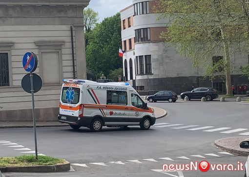 Incidente sulle strisce pedonali: coppia di pensionati investita da un furgone a Novara