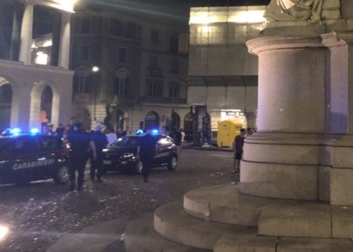 Vercelli: ubriaco, dà in escandescenze in piazza. E al Pronto soccorso sferra un pugno all'infermiera