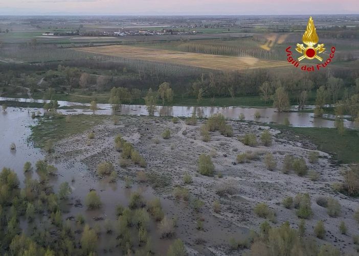 Suardi: dieci ragazzi bloccati su un isolotto sul Po. Salvati dall'elicottero dei vigili del fuoco di Malpensa