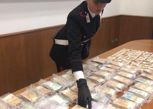 Riciclaggio, società fantasma e lingotti d'oro: l'inchiesta tocca anche Vercelli Riciclaggio, società fantasma e lingotti d'oro: l'inchiesta tocca anche Vercelli