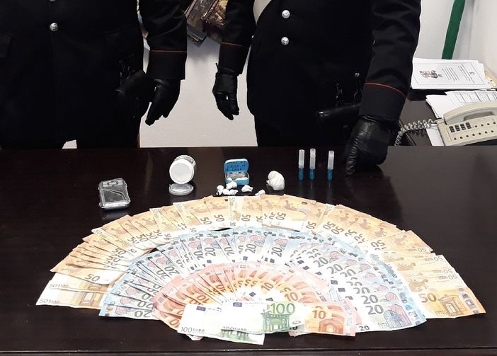 Pavia: sorpreso a spacciare con la bici in centro, arrestato un 26enne