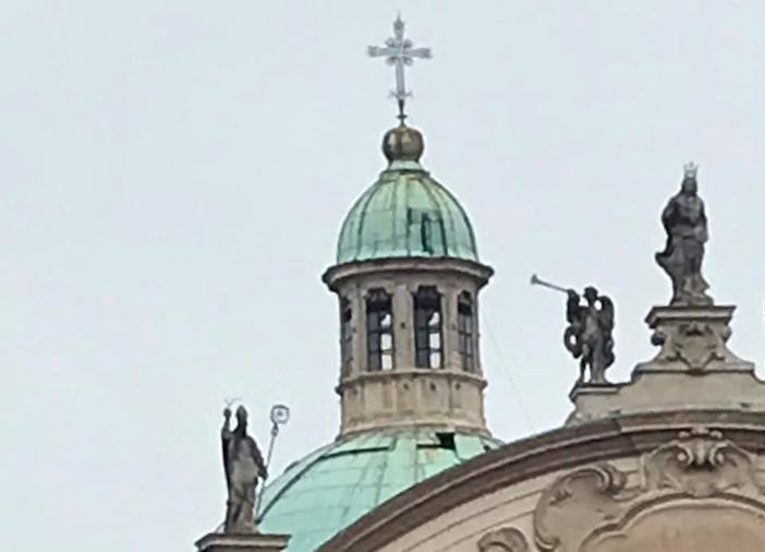 Vigevano: riparazione del Duomo in ritardo. La chiesa resterà chiusa per almeno altri dieci giorni Vigevano: riparazione del Duomo in ritardo. La chiesa resterà chiusa per almeno altri dieci giorni