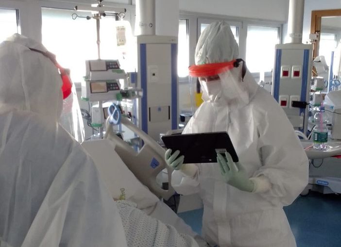 Emergenza Covid, ora Bergamo aiuta i territori limitrofi. «Il 30% dei pazienti ricoverati arriva da Varese, Milano e Monza»