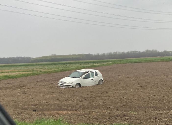 Tromello: esce di strada sulla provinciale 183, soccorsa una ragazza 25enne Tromello: esce di strada sulla provinciale 183, soccorsa una ragazza 25enne