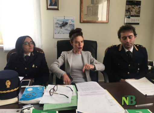 Da sinistra: Viscovo (Mobile di Biella), Camelio (Procuratore di Biella) e Porcino (Mobile di Vercelli) Da sinistra: Viscovo (Mobile di Biella), Camelio (Procuratore di Biella) e Porcino (Mobile di Vercelli)