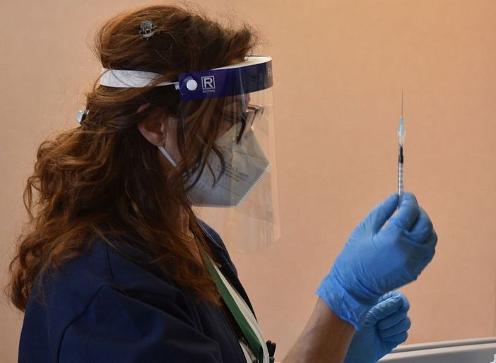 Via libera dell'Aifa al vaccino AstraZeneca Via libera dell'Aifa al vaccino AstraZeneca