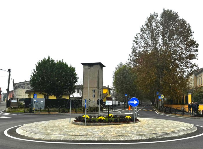 Dorno, inaugurata rotatoria di piazza Curti, Ruggero Invernizzi (FI): “Realizzata un’opera strategica per la sicurezza della città”