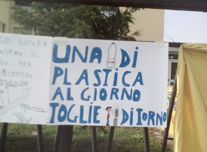 Lomello, nessuna sfilata ma tanti disegni per il Fridays for Future Lomello, nessuna sfilata ma tanti disegni per il Fridays for Future