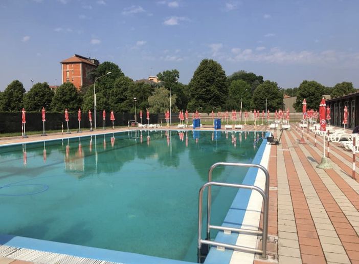 Mortara, è alle porte il momento della prova costume. La piscina all’aperto riapre sabato Mortara, è alle porte il momento della prova costume. La piscina all’aperto riapre sabato