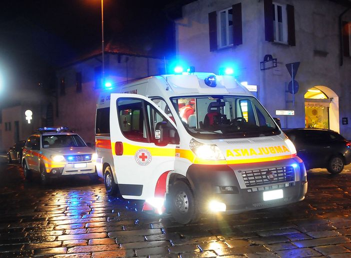 Sannazzaro: Scontro auto-moto in via Pavia, tre feriti