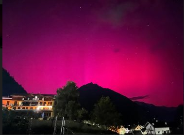 Immagini dell'aurora boreale di un nostro lettore da Cravegna